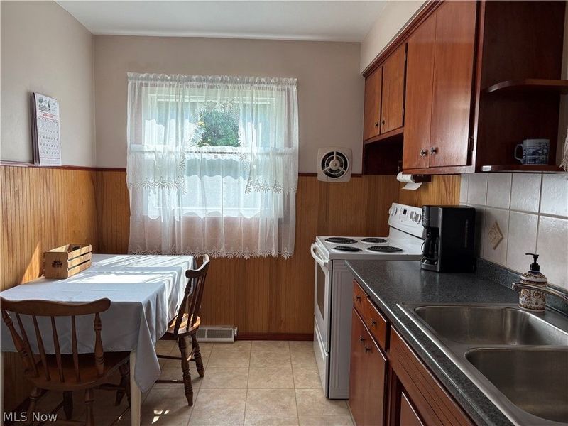 4368 Brockley Avenue, Sheffield Lake, OH 44054 Photo 13