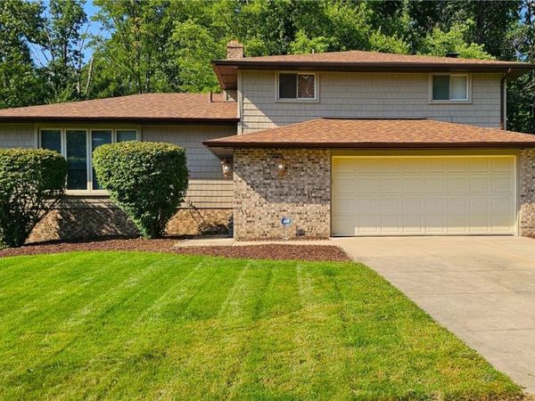 5216 Thoreau Drive, Parma, OH 44129