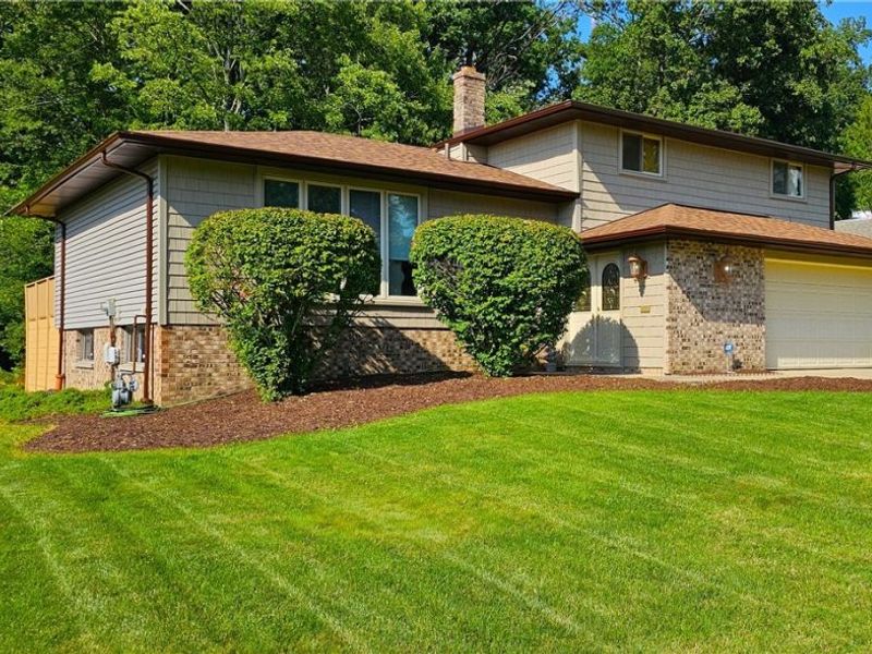 5216 Thoreau Drive, Parma, OH 44129 Photo 2
