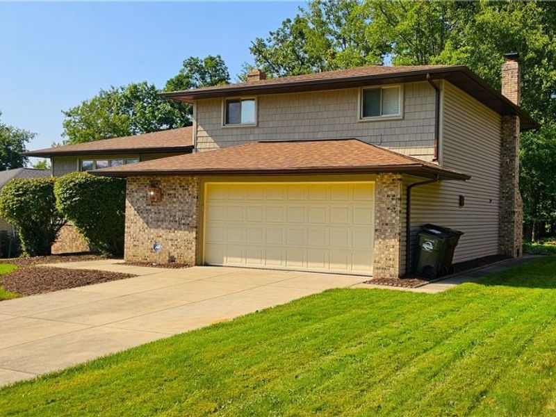 5216 Thoreau Drive, Parma, OH 44129 Photo 4