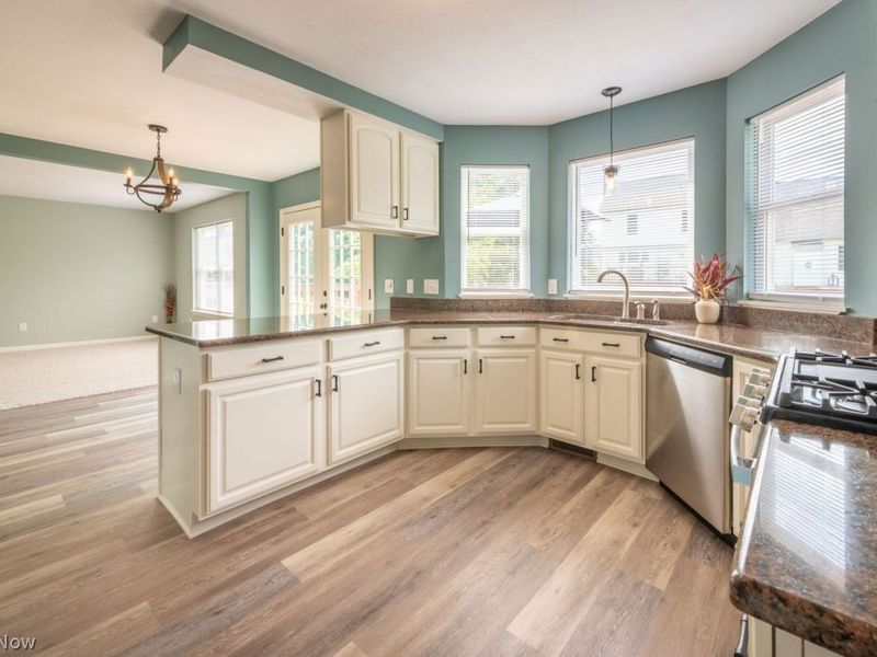 857 Longbrook Drive, Wadsworth, OH 44281 Photo 12
