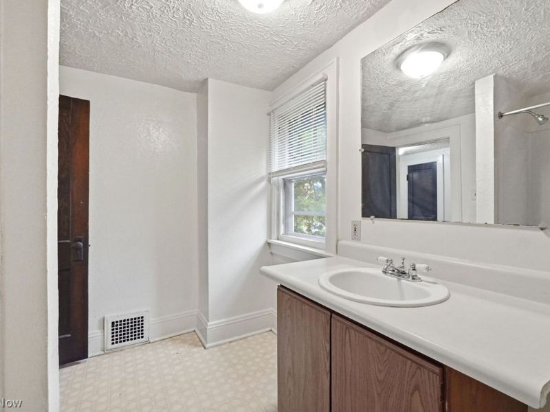 605 Brown Street, Akron, OH 44311 Photo 33