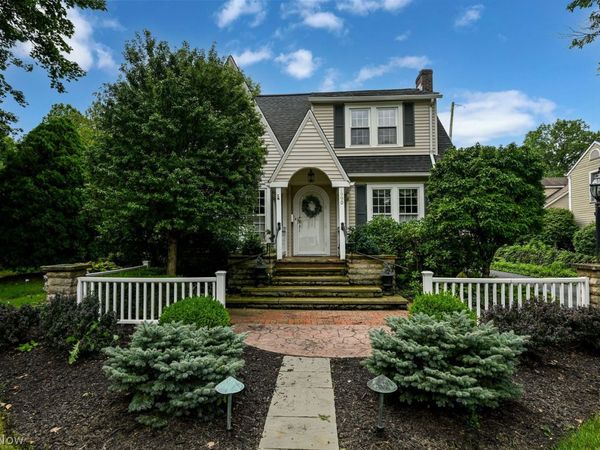 1990 Wiltshire Road, Akron, OH 44313