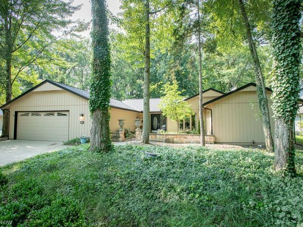 10648 Oak Branch Trail, Strongsville, OH 44149