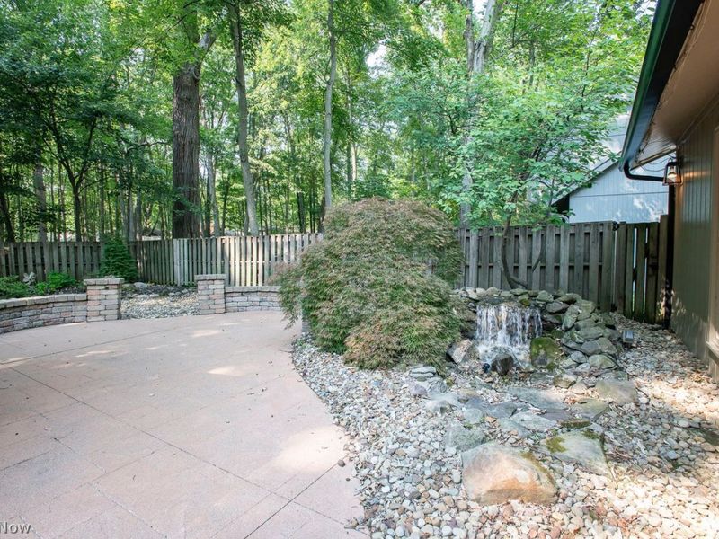 10648 Oak Branch Trail, Strongsville, OH 44149 Photo 3