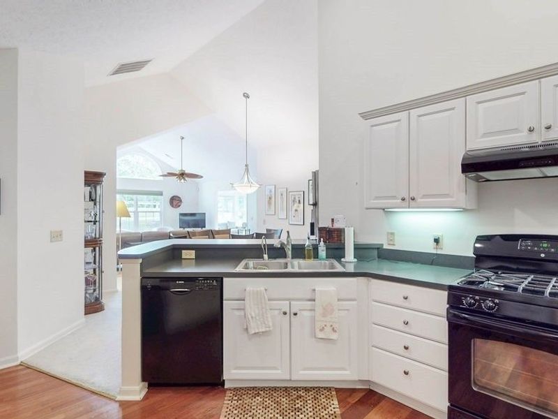 5670 Emerald Ridge, Unit B, Solon, OH 44139 Photo 13