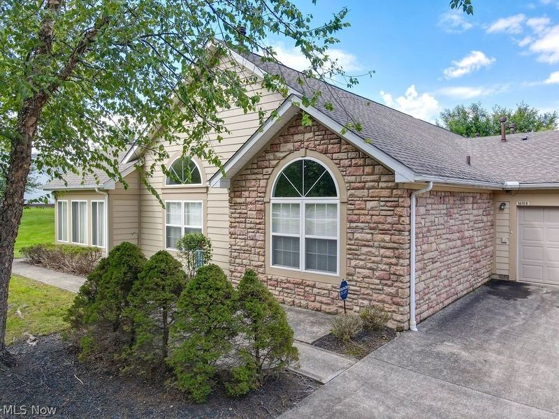 5670 Emerald Ridge, Unit B, Solon, OH 44139 Photo 2