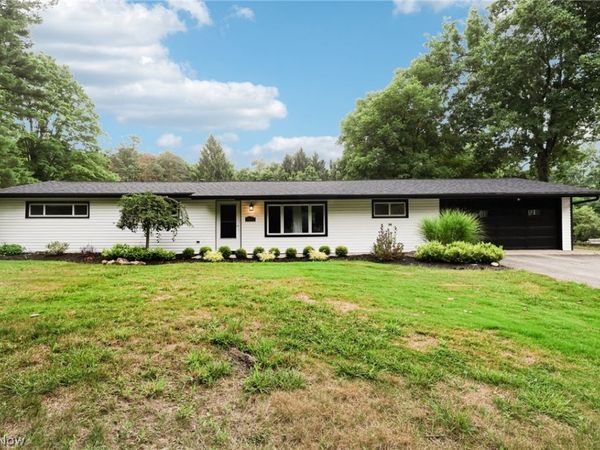 8559 Beacon Hill Drive, Chagrin Falls, OH 44023