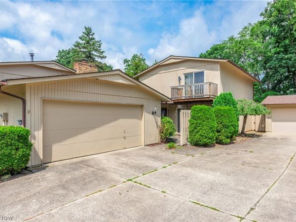 19842 Dell Drive, Unit 7, Strongsville, OH 44149