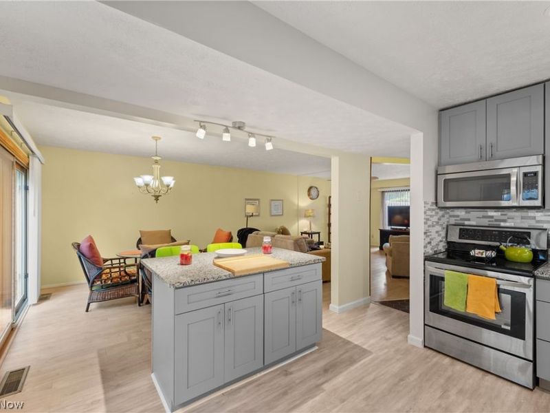 19842 Dell Drive, Unit 7, Strongsville, OH 44149 Photo 11