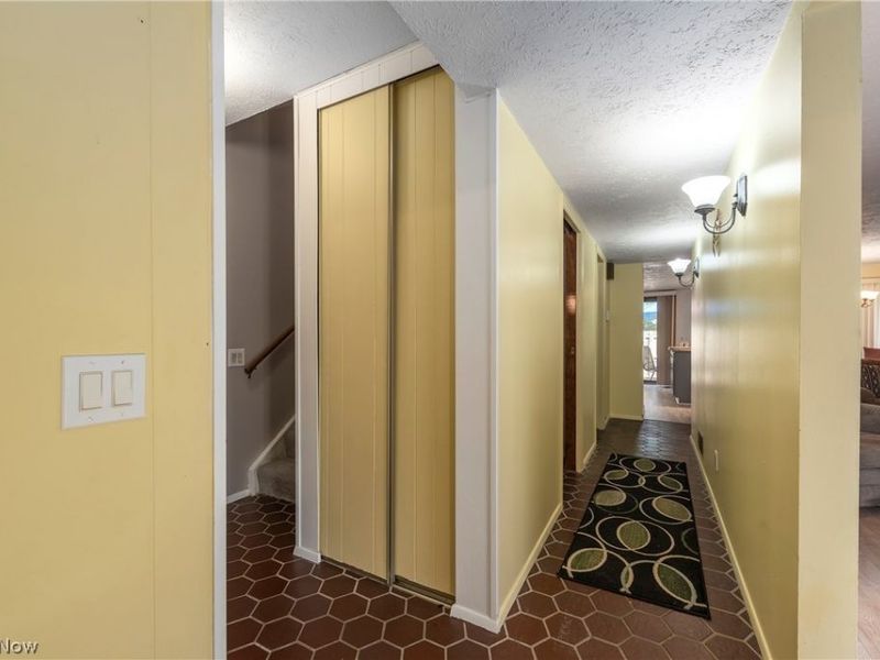19842 Dell Drive, Unit 7, Strongsville, OH 44149 Photo 3