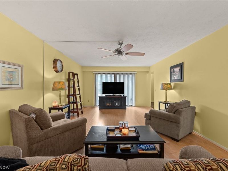 19842 Dell Drive, Unit 7, Strongsville, OH 44149 Photo 4