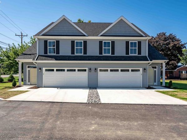12 N Beach Street, Port Clinton, OH 43452