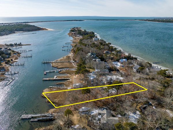 24 Seconsett Point Road , Mashpee, MA 02649