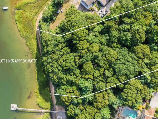221 Scraggy Neck Road , Cataumet, MA 02534
