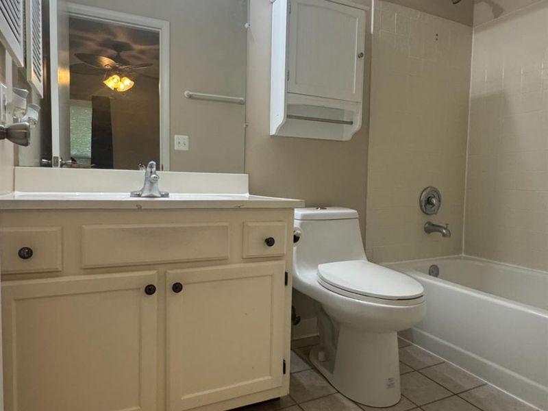 1133 Chestnut Court, Unit 221, Union Township, OH 45245 Photo 9