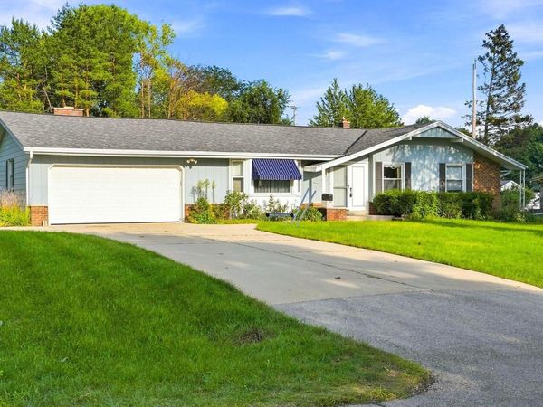 4560 Imperial DRIVE, Brookfield, WI 53045