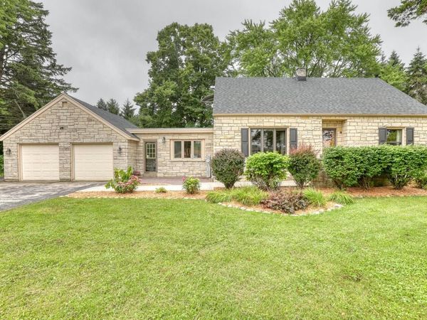 1863 Washington STREET, Grafton, WI 53024