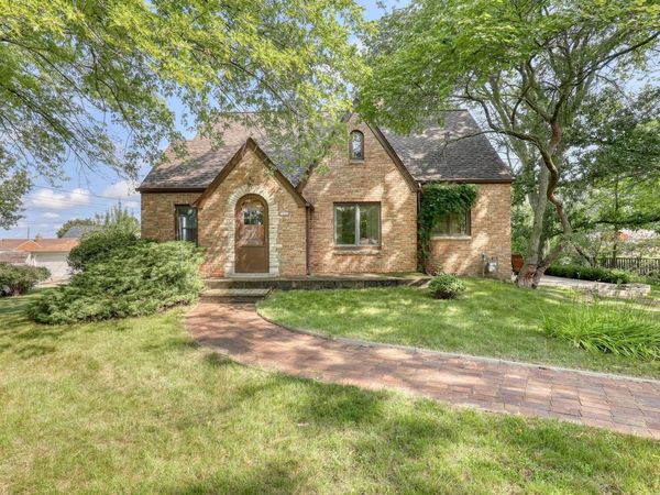 5800 W Howard AVENUE, Milwaukee, WI 53220