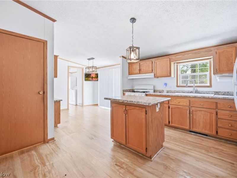 477 Erie Street , Hubbard, OH 44425 Photo 10