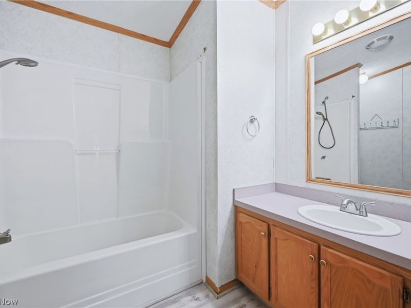 477 Erie Street , Hubbard, OH 44425 Photo 16