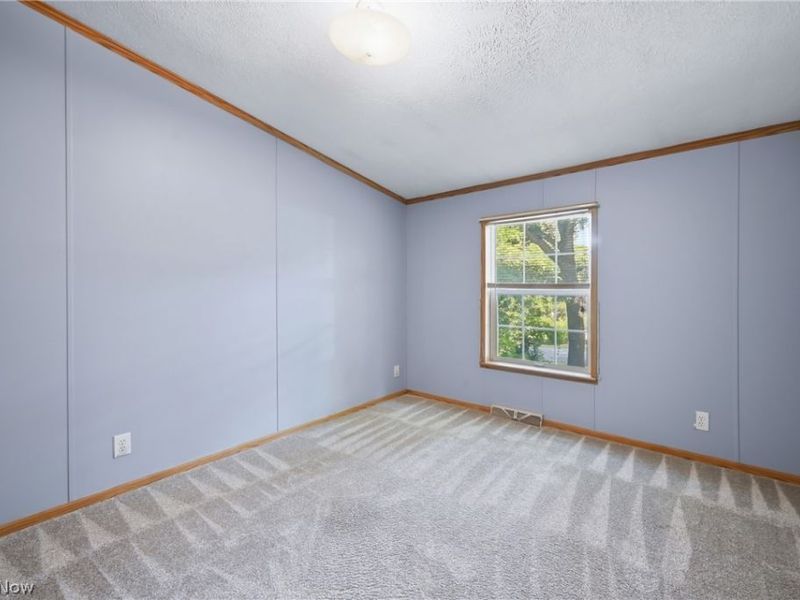 477 Erie Street , Hubbard, OH 44425 Photo 17