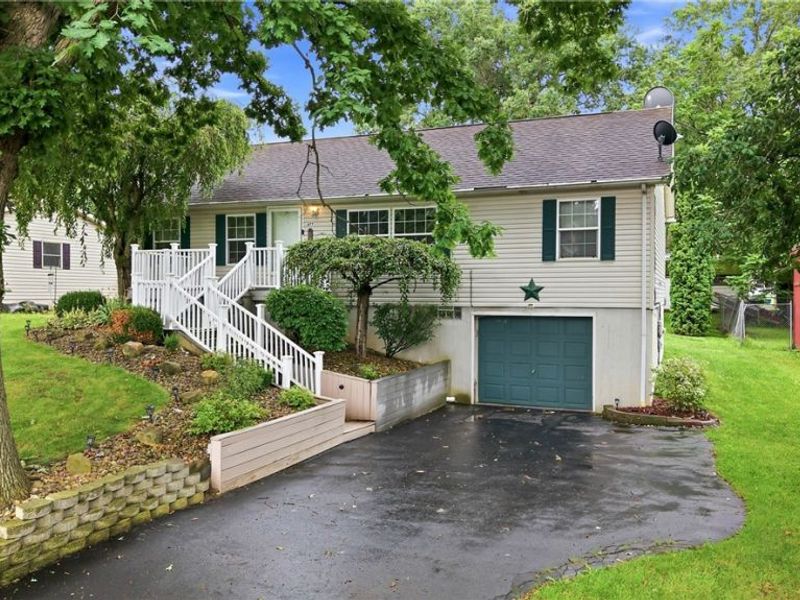 477 Erie Street , Hubbard, OH 44425 Photo 3
