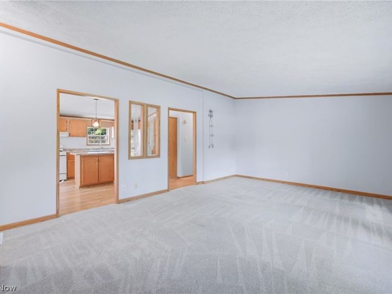 477 Erie Street , Hubbard, OH 44425 Photo 5