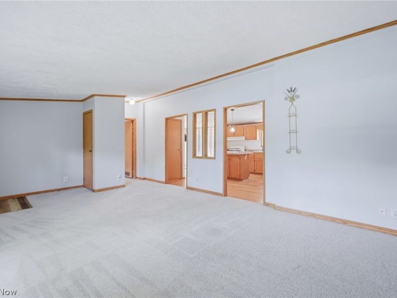 477 Erie Street , Hubbard, OH 44425 Photo 6