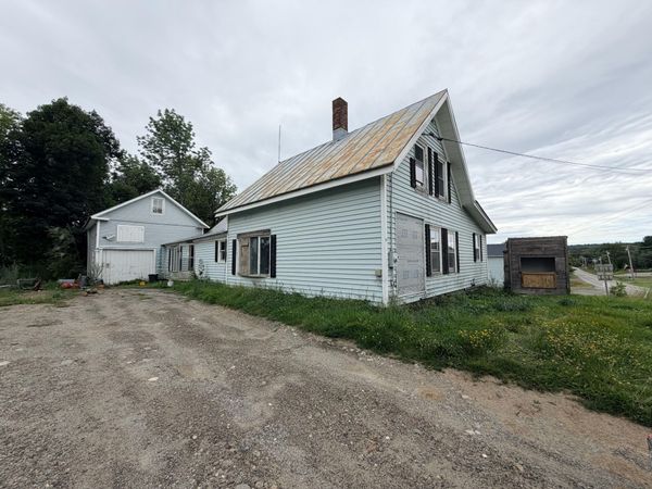 98 Main Street , Hartland, ME 04943