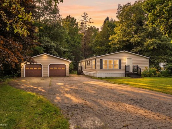 39 Cressy Avenue , Glenburn, ME 04401