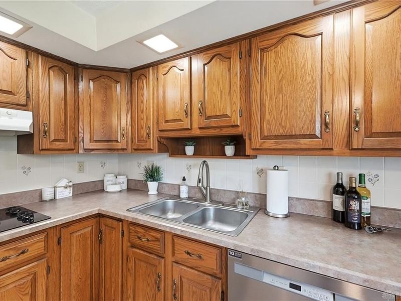 1032 W Alkaline Springs Road, Vandalia, OH 45377 Photo 10