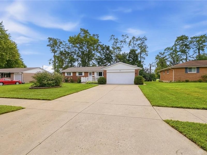 1032 W Alkaline Springs Road, Vandalia, OH 45377 Photo 2