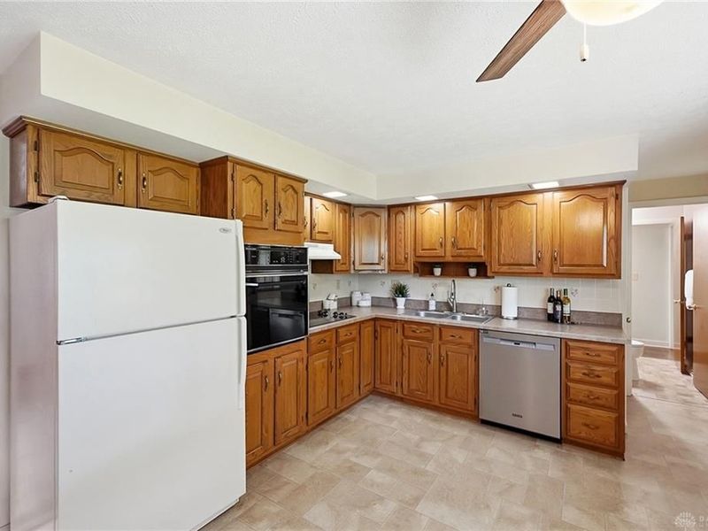 1032 W Alkaline Springs Road, Vandalia, OH 45377 Photo 7