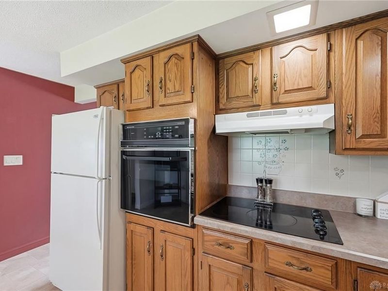1032 W Alkaline Springs Road, Vandalia, OH 45377 Photo 9