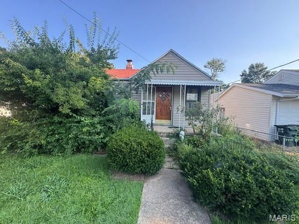 10593 Clarendon Avenue , St Louis, MO 63114