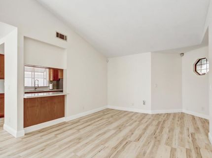 5112 Laguna Park Dr, Elk Grove, CA 95758 Photo