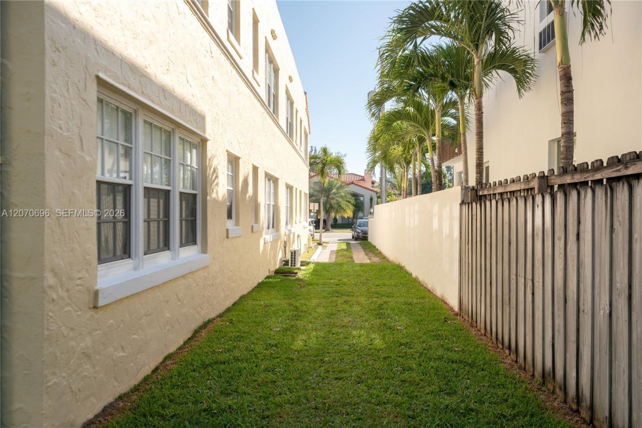 4342 Sheridan Ave , Unit 5, Miami Beach, FL 33140 Photo
