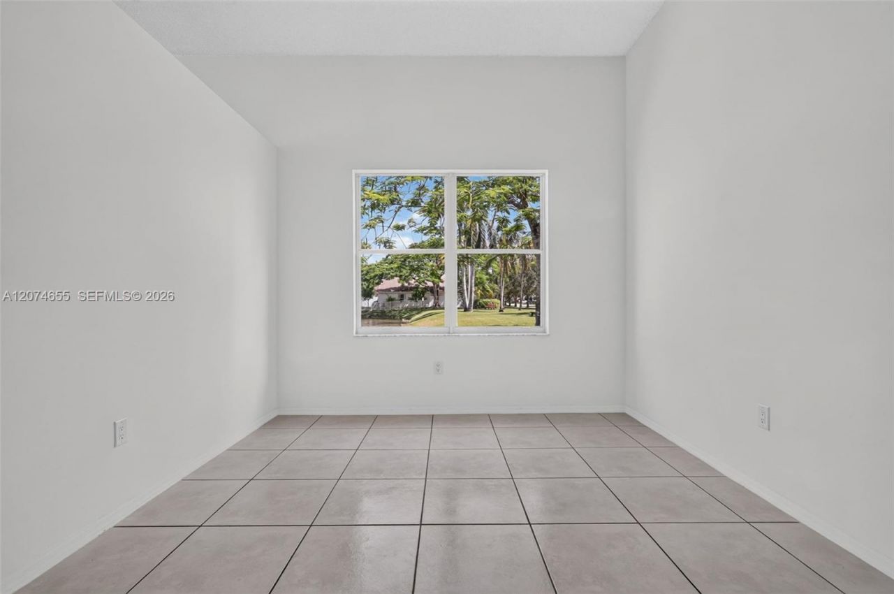 2342 NW 184th Ter , Pembroke Pines, FL 33029 Photo