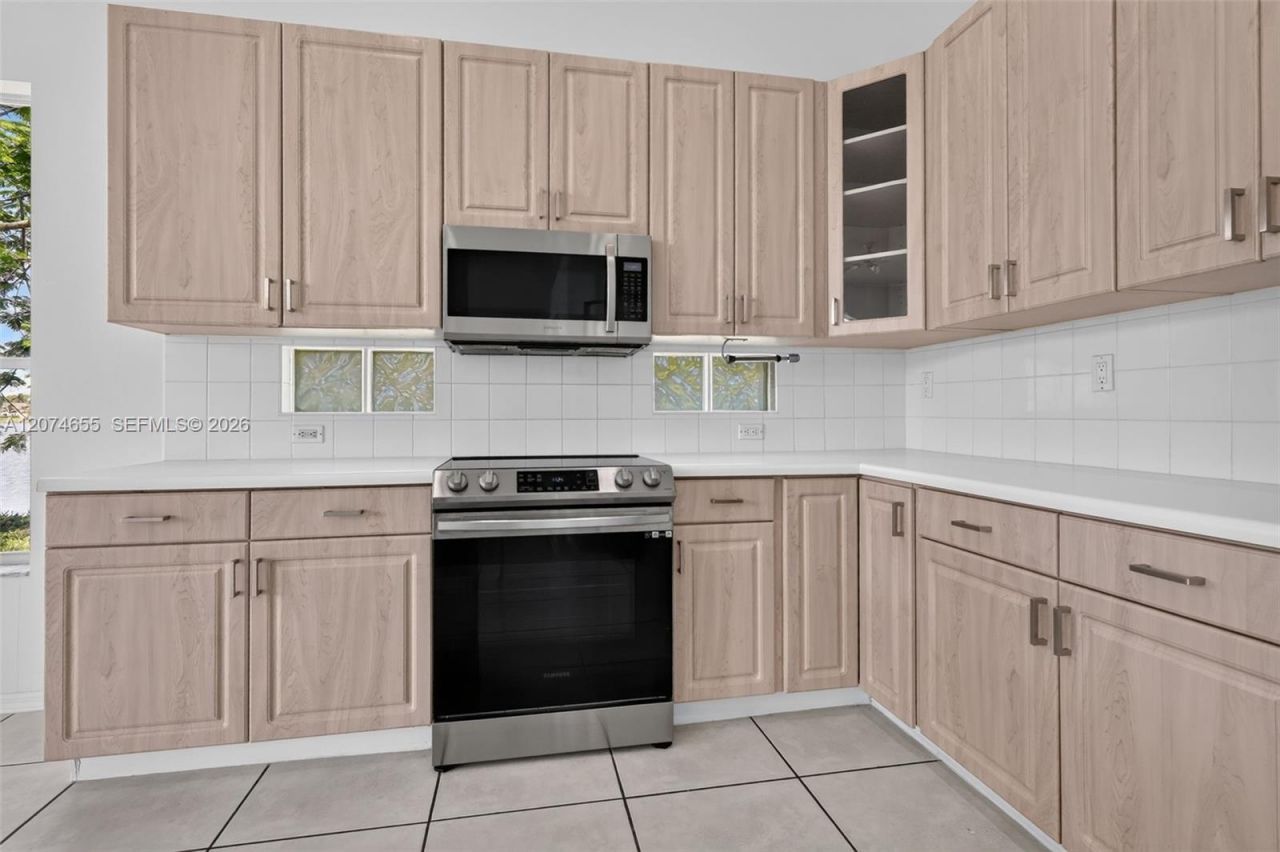2342 NW 184th Ter , Pembroke Pines, FL 33029 Photo