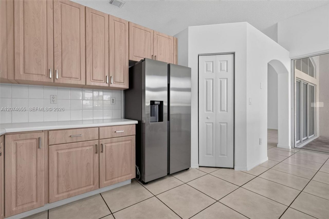 2342 NW 184th Ter , Pembroke Pines, FL 33029 Photo