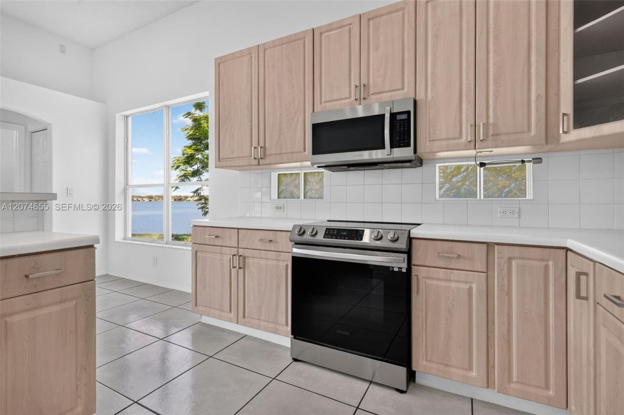 2342 NW 184th Ter , Pembroke Pines, FL 33029 Photo