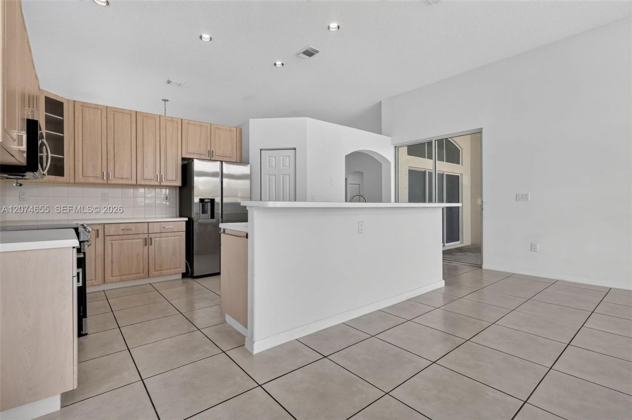 2342 NW 184th Ter , Pembroke Pines, FL 33029 Photo