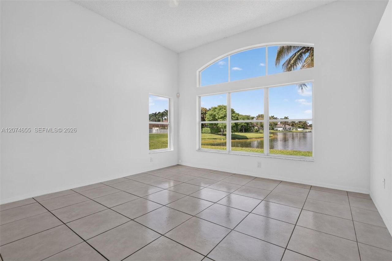 2342 NW 184th Ter , Pembroke Pines, FL 33029 Photo