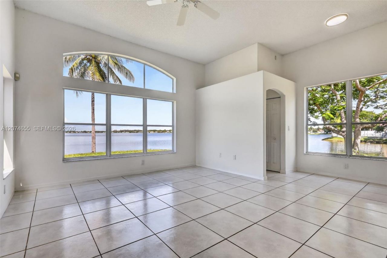 2342 NW 184th Ter , Pembroke Pines, FL 33029 Photo