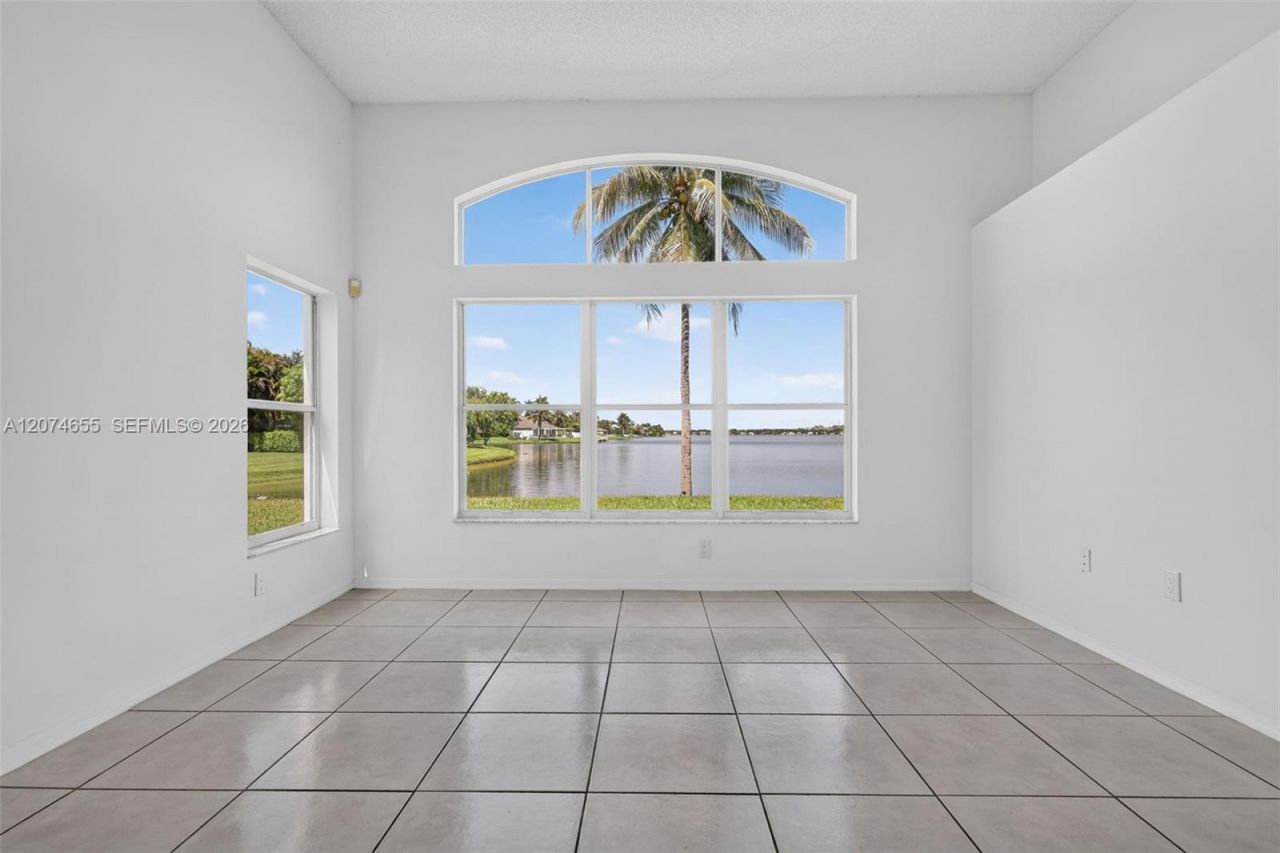 2342 NW 184th Ter , Pembroke Pines, FL 33029 Photo