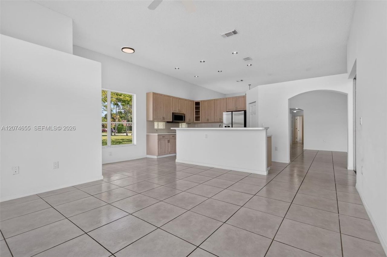2342 NW 184th Ter , Pembroke Pines, FL 33029 Photo