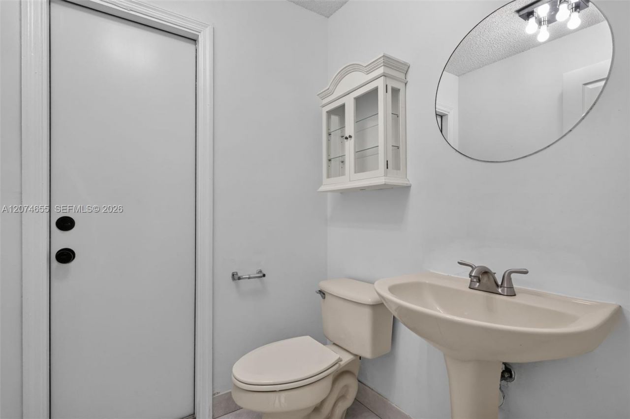2342 NW 184th Ter , Pembroke Pines, FL 33029 Photo