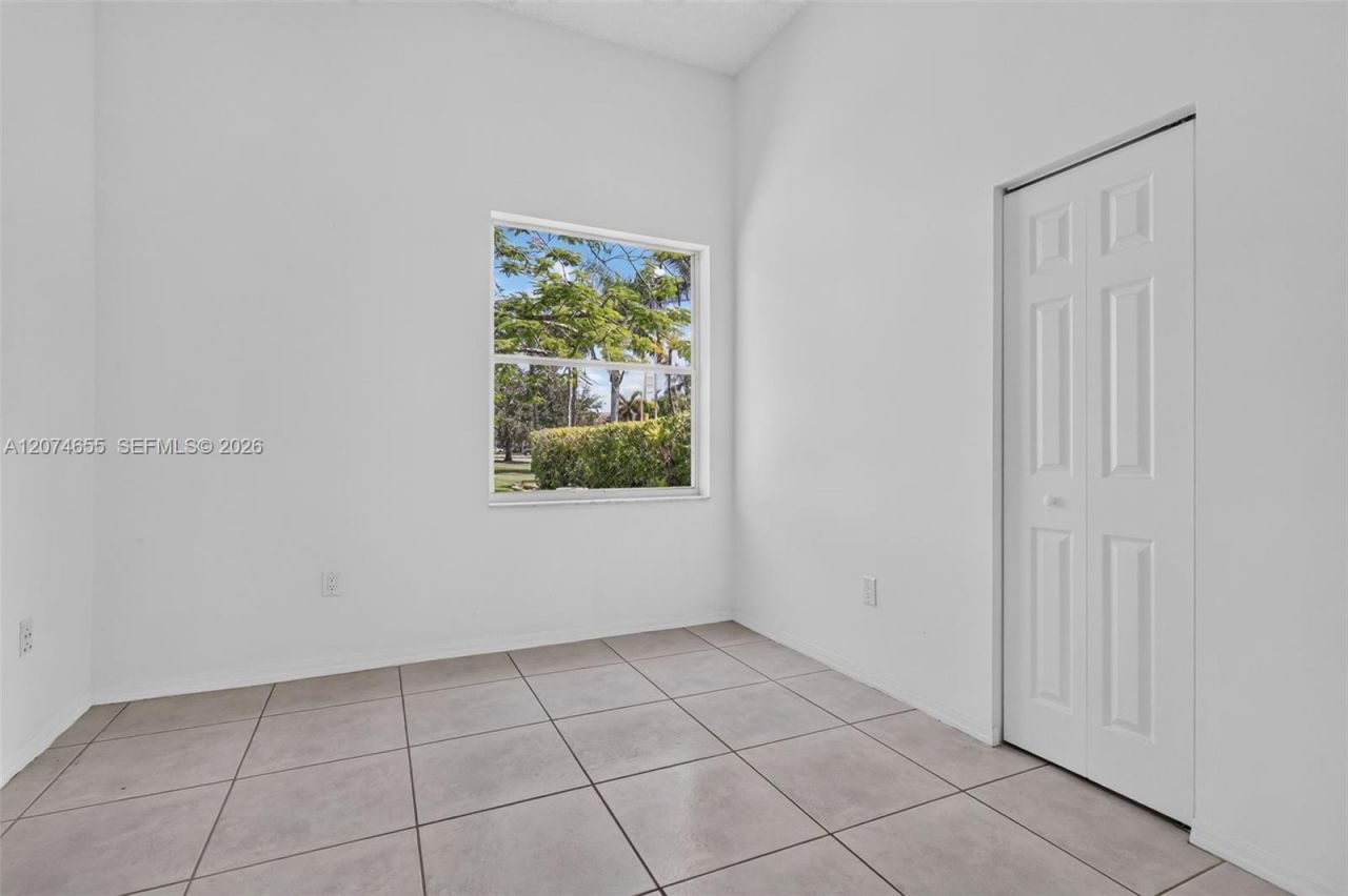 2342 NW 184th Ter , Pembroke Pines, FL 33029 Photo