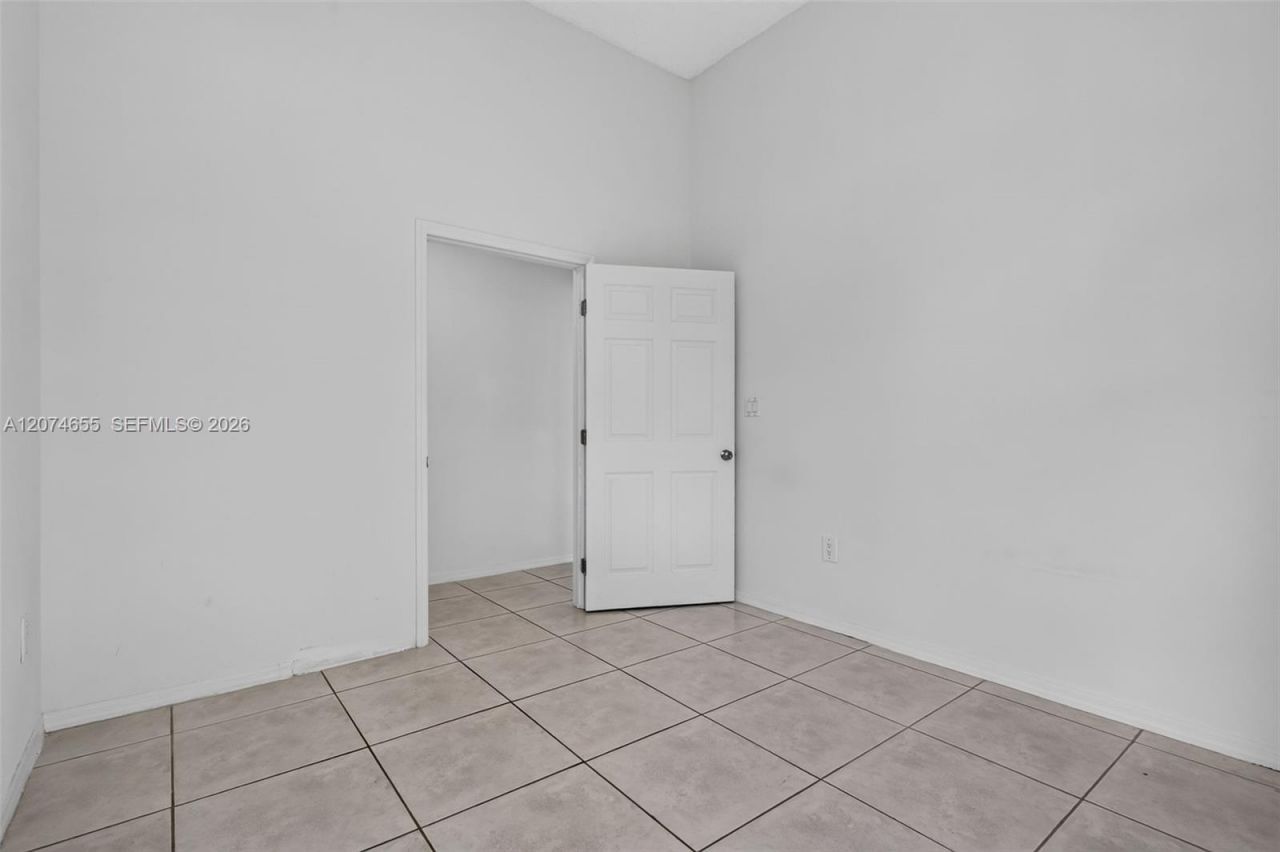 2342 NW 184th Ter , Pembroke Pines, FL 33029 Photo